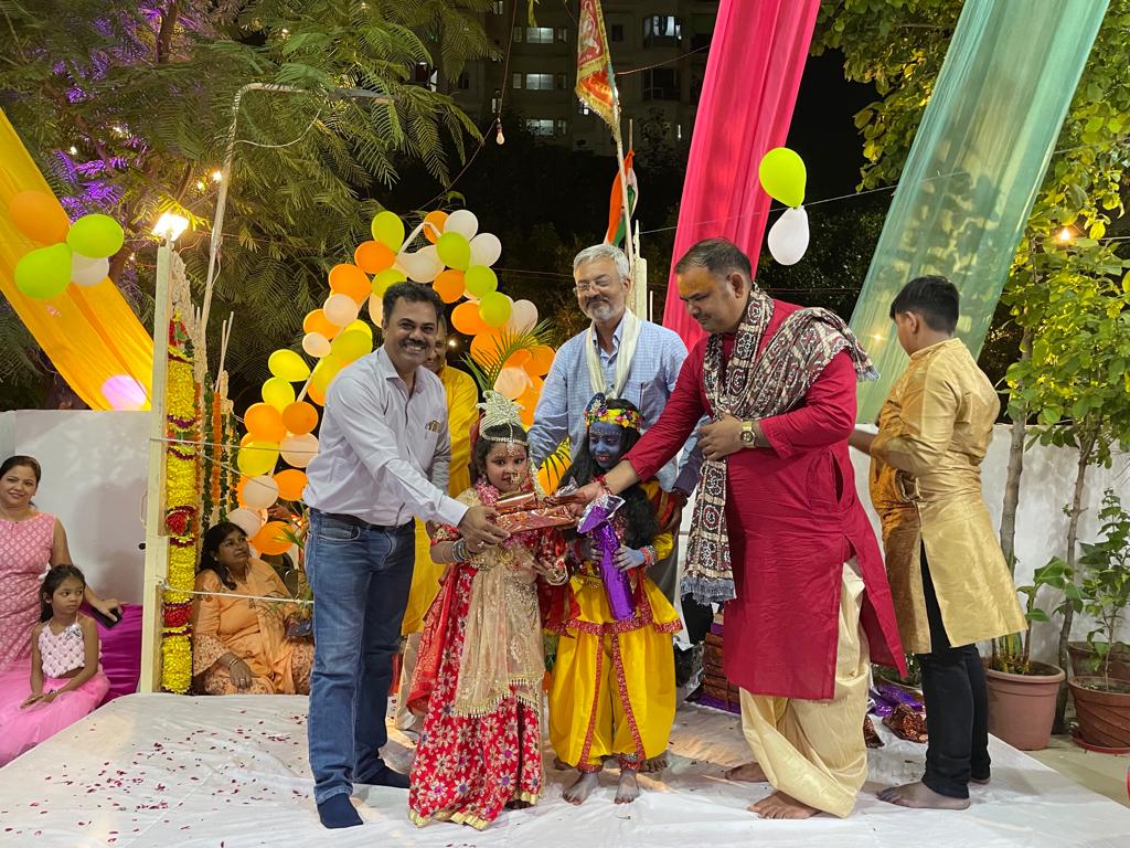 श्री राधा मंदिर माधव मंदिर में धूमधाम से मनाई गई जन्माष्टमी