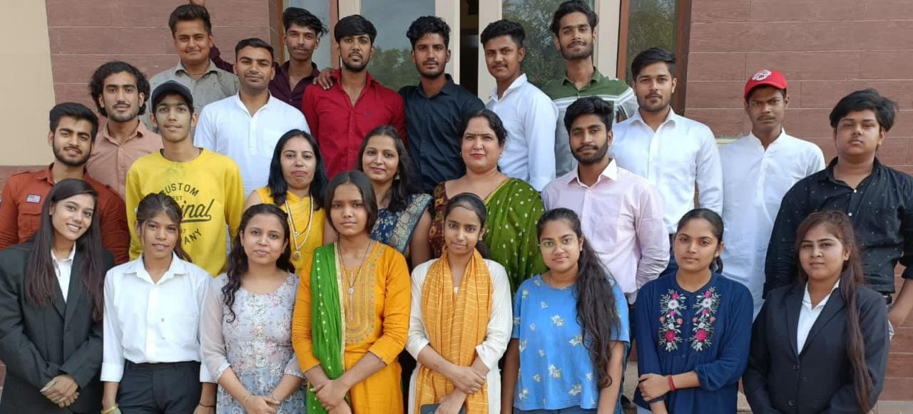 कैलाश इंस्टीट्यूट में दीपावली पर्व का आयोजन