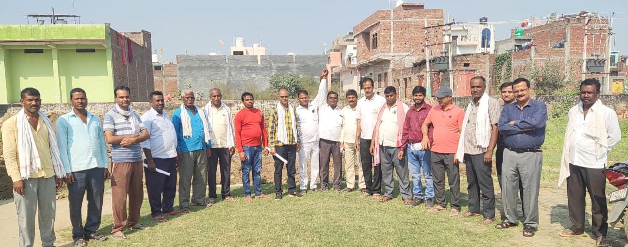 भगवान विश्वकर्मा एव छठ पूजा समिति, दादरी,(रजि,) के सदस्यों द्वारा संयोजक,संरक्षक  सुधीर वत्स के आवास पर दादरी में 20 वीं छठ पूजा कि तैयारियों को लेकर मीटिंग की गई