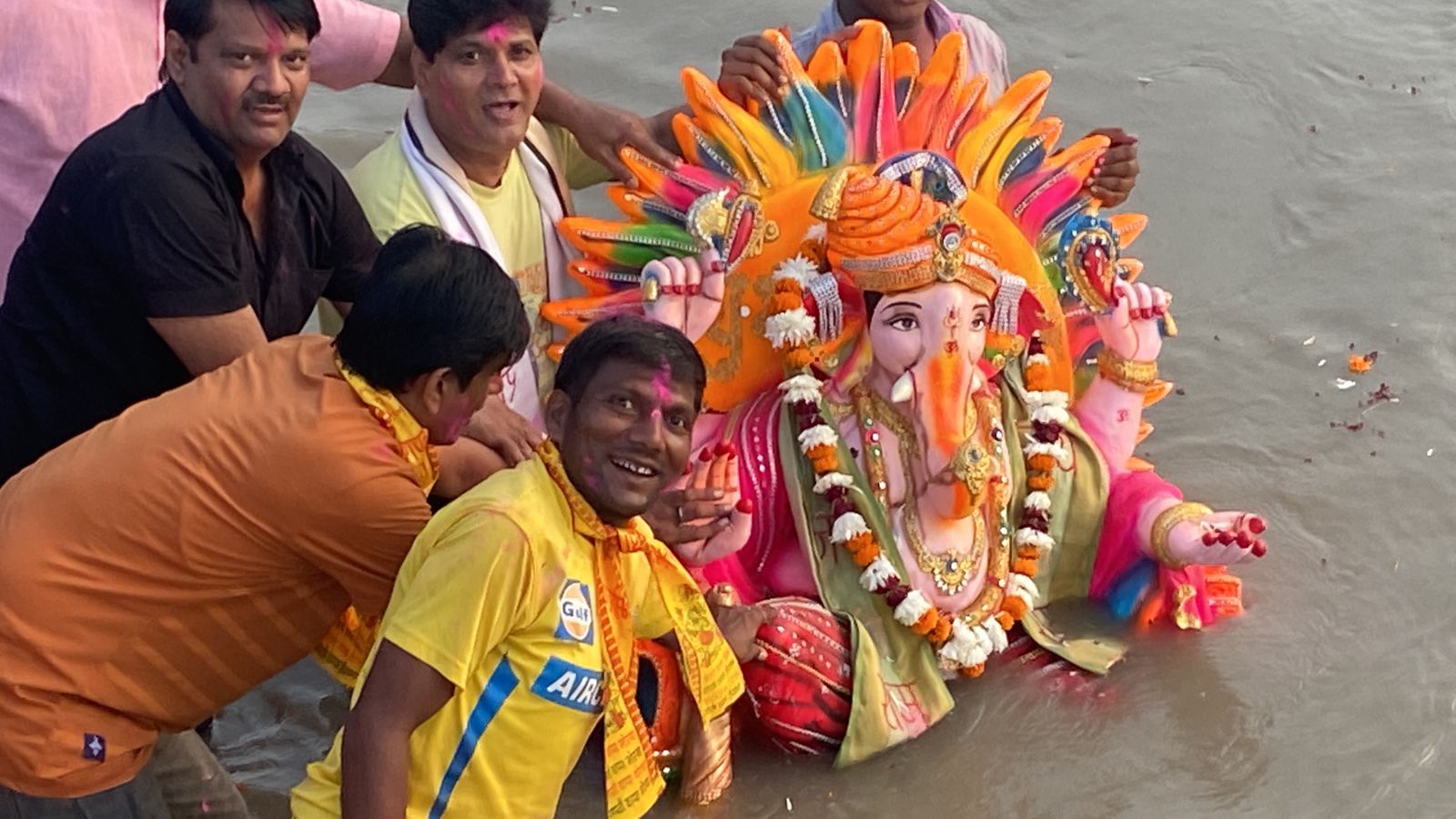 गणराज महाराष्ट्र मित्र मण्डल ट्रस्ट, ग्रेटर नोएडा के तत्वावधान में आयोजित 10 दिवसीय गणेशोत्सव का समापन एवं विसर्जन