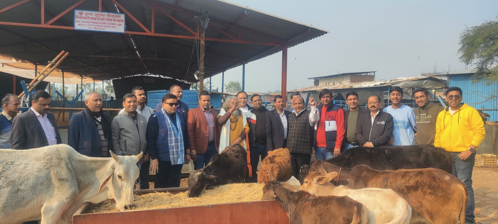 गौसेवा कर रोटरी क्लब ग्रीन ग्रेनों ने किया नववर्ष का आगाज़