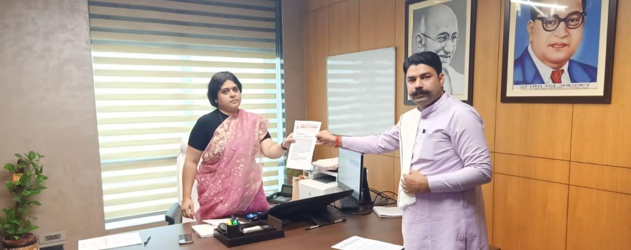 इमलियाका चौराहे टीन शेड एवं सड़क चौड़ीकरण की मांग को लेकर करप्शन फ्री इंडिया ने सौंपा ज्ञापन