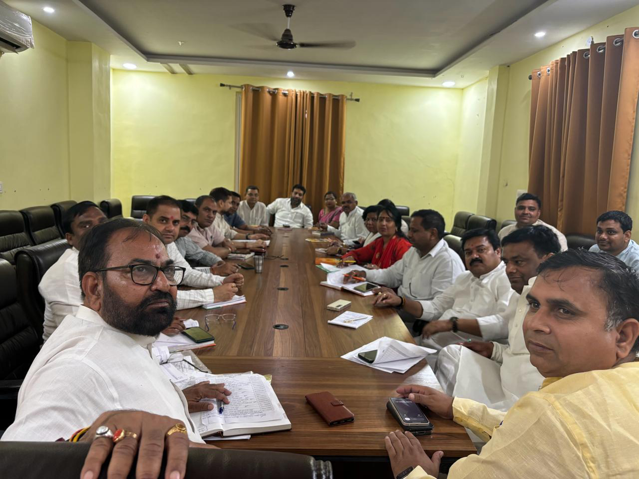 10,11,12 को शक्ति केन्द्र सम्मेलन 148 शक्ति केन्द्रो पर, पन्ना प्रमुख बैठक में पार्टी संगठन  के जनप्रितिनिधि बैठकों में जाकर बैठक करेंगे –जिलाध्यक्ष गजेन्द्र मावी