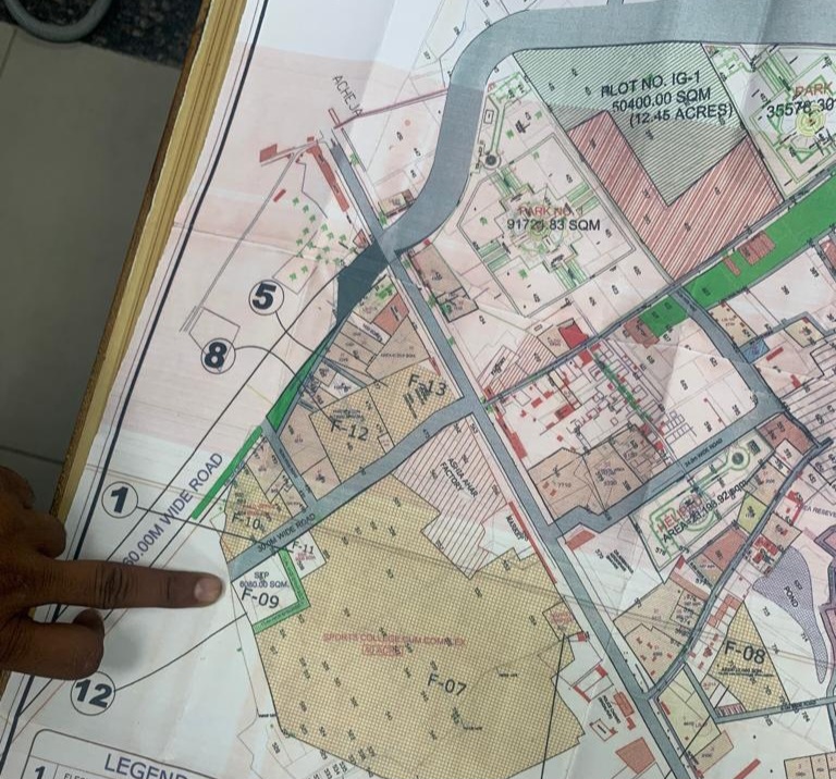 Greater Noida West News: ग्रेटर नोएडा वेस्ट से 60 मीटर रोड का निर्माण कार्य अभी तक अधूरा, दादरी छेत्र वासियों में आक्रोश