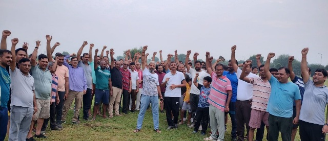 Greater Noida West News : ग्रेटर नोएडा वेस्ट में सिटी बस सेवा, के लिए गूंजा निवासियों का मांग-पत्र, कहा "अब और नहीं इंतजार!"
