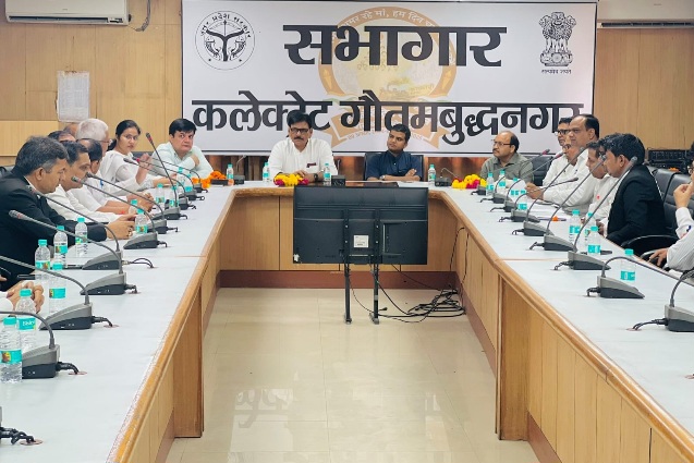 Jewar MLA News : गौतमबुद्धनगर बार एसोसिएशन की नई टीम ने ली शपथ, जेवर विधायक धीरेन्द्र सिंह ने किया मार्गदर्शन