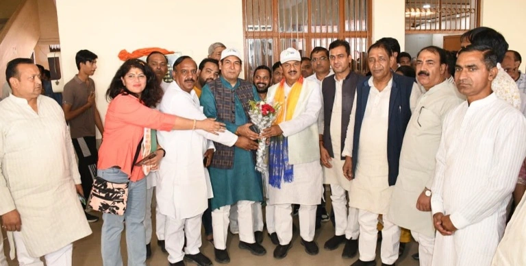 Dadri MP News : दादरी में सांसद खेल महोत्सव का भव्य शुभारंभ, सांसद डॉ. महेश शर्मा बोले “खेल ही युवाओं का आत्मविश्वास और राष्ट्रभक्ति जगाने का सबसे सशक्त माध्यम”,खेल से हटती हैं सामाजिक दीवारें, “खेलो भारत” और “खेलो उत्तर प्रदेश” की भावना, “बेटियों को खेलों के माध्यम से मिले नई उड़ान”