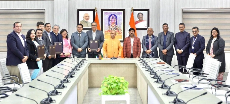 CM Yogi On YEIDA Project News : यमुना एक्सप्रेसवे क्षेत्र में इंडस्ट्रियल इन्वेस्टमेंट का ऐतिहासिक विस्तार, सेमीकंडक्टर से मेडिकल कॉलेज तक 22,960 करोड़ रुपये का निवेश, 31 हजार से अधिक रोजगार का अनुमान