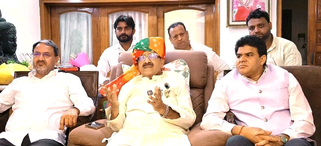 Breaking News : क्या 31 अक्टूबर की 'गुर्जर स्वाभिमान रैली' बदलेगी राष्ट्रीय राजनीति का समीकरण?, रामलीला मैदान से कैबिनेट में हिस्सेदारी की हुंकार, देशभर से लाखों लोगों के जुटने का दावा, राष्ट्रीय अध्यक्ष और पूर्व मंत्री हरिश्चंद्र भाटी बोले राष्ट्रीय राजनीति में उचित प्रतिनिधित्व की मांग हुई तेज