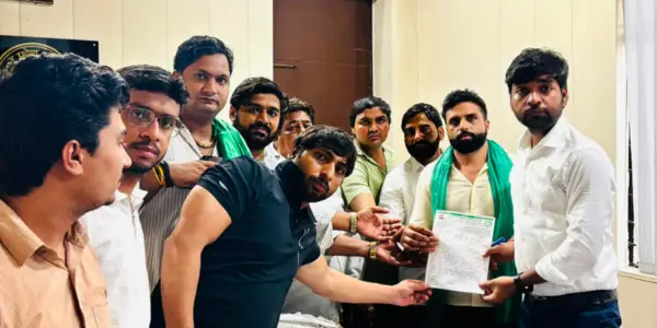 Dadri SDM News : दादरी के नए SDM अभिनेंद्र सिंह से मिले किसान नेता, सरकारी जमीन, तहसील में भ्रष्टाचार और स्कूल की बदहाली के मुद्दे उठाए, गुलदस्ता और स्मृति चिन्ह भेंट कर शुभकामनाएं दीं