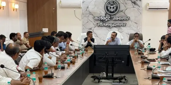 Breaking News किसानों की मांगों पर ग्रेटर नोएडा में मैराथन बैठक, 5 अक्टूबर तक लखनऊ वार्ता का भरोसा, 10 प्रतिशत विकसित आबादी के प्लॉट, आबादी मामलों और भूमिहीनों को दुकानों के आवंटन समेत कई मुद्दों पर हुई चर्चा