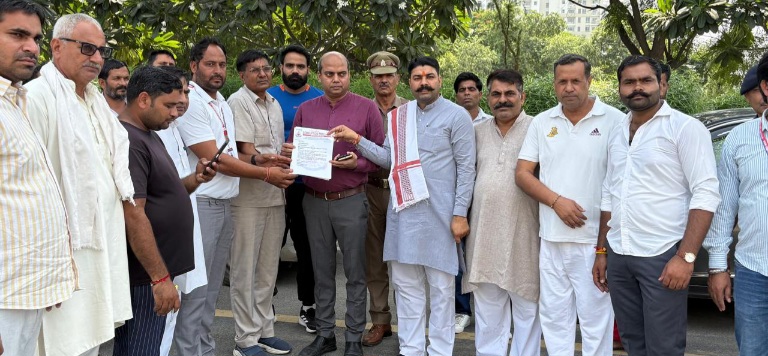 Greater Noida News: गांवों की समस्याओं को लेकर प्रदर्शन, दनकौर-सिकंदराबाद और खेरली मोड़-सिरसा मार्ग पर जोरसड़क निर्माण और मूलभूत सुविधाओं की मांग