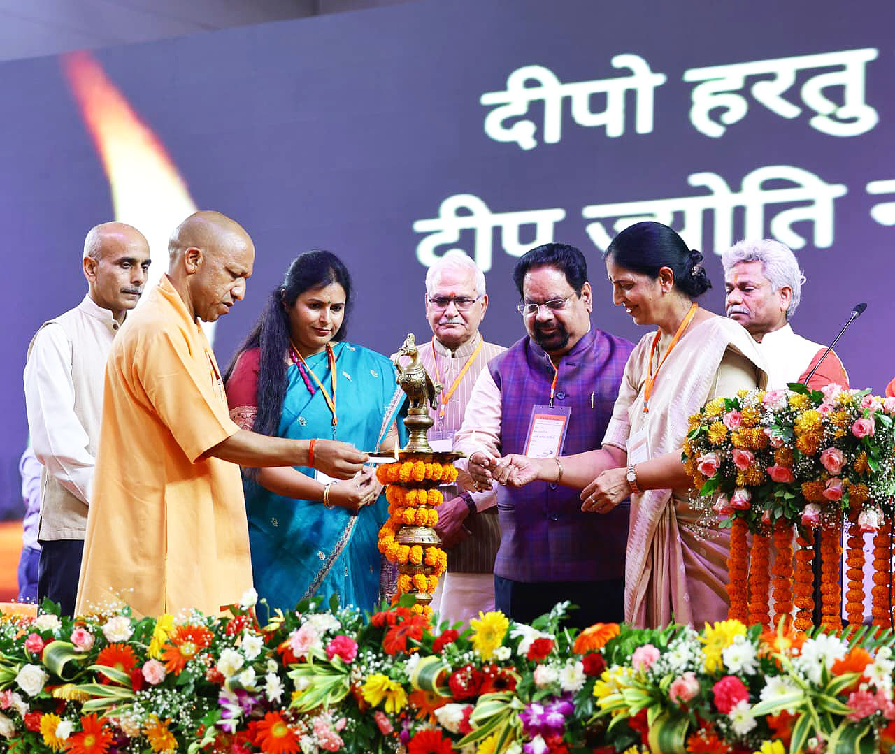 Greater Noida News: CM योगी आदित्यनाथ पहुंचे ग्रेटर नोएडा, ‘प्रेरणा विमर्श-2026’ में नारी सम्मान और युवा स्वाभिमान पर दिया जोर; राहुल गांधी व हामिद अंसारी का भी किया जिक्र, 108 कुंडीय यज्ञ से हुआ आयोजन का शुभारंभ