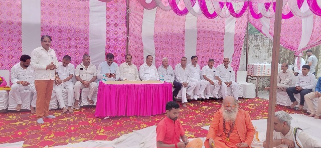 Greater Noida News: सूरजपुर में श्री आदर्श रामलीला कमेटी की भव्य रामलीला के लिए भूमि पूजन संपन्न, मुख्य अतिथि केपी कसाना और विशिष्ट अतिथि जगबीर दौला का हुआ स्वागत; श्रीराम के आदर्शों को जन-जन तक पहुंचाने का संकल्प