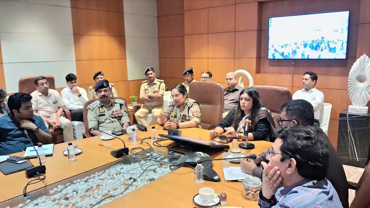 UPITS 2026 की तैयारियां अंतिम चरण में: एक्सपो मार्ट में पुलिस आयुक्त और जिलाधिकारी ने की संयुक्त समीक्षा, सुरक्षा-यातायात और वीवीआईपी मूवमेंट पर फोकस