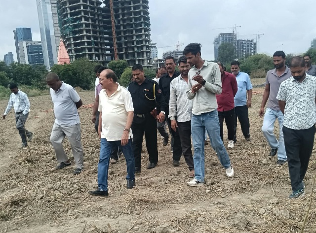 Noida News: सेक्टर-140A में प्राधिकरण की 2000 वर्गमीटर जमीन पर कब्जे की कोशिश नाकाम, चारदीवारी निर्माण रुकवाया