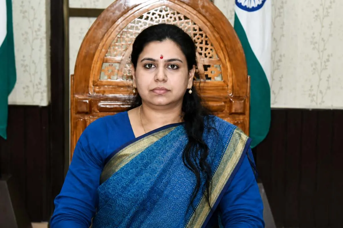 Divya Mittal Politics Entry: पूर्व IAS दिव्या मित्तल ने किया राजनीति में आने का ऐलान, बोलीं- यूपी में ही रहूंगी, डरूंगी नहीं, सवाल करूंगी; जनता की आवाज बनने की कही बात