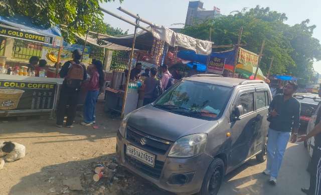 Breaking News: शारदा यूनिवर्सिटी के पास अतिक्रमण से रोजाना जाम, राहगीर परेशान; दुकानों पर तंबाकू और नशीले पदार्थों की बिक्री के आरोप