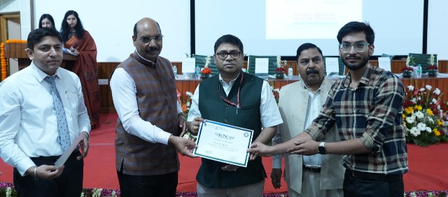 Sharda University Orientation Program: स्कूल ऑफ डेंटल साइंसेज में नवप्रवेशित विद्यार्थियों का ओरिएंटेशन एवं स्टूडेंट इंडक्शन कार्यक्रम, विशेषज्ञों ने आधुनिक तकनीक और पेशेवर नैतिकता पर दिया जोर