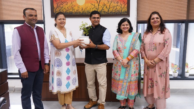 Metro University Greater Noida News: ‘Gen Z के सपनों का भारत’ पर भारत एक्सप्रेस के कार्यक्रम की शूटिंग, युवाओं ने लोकतंत्र, बेटियों की सुरक्षा और विकसित भारत पर रखे विचार