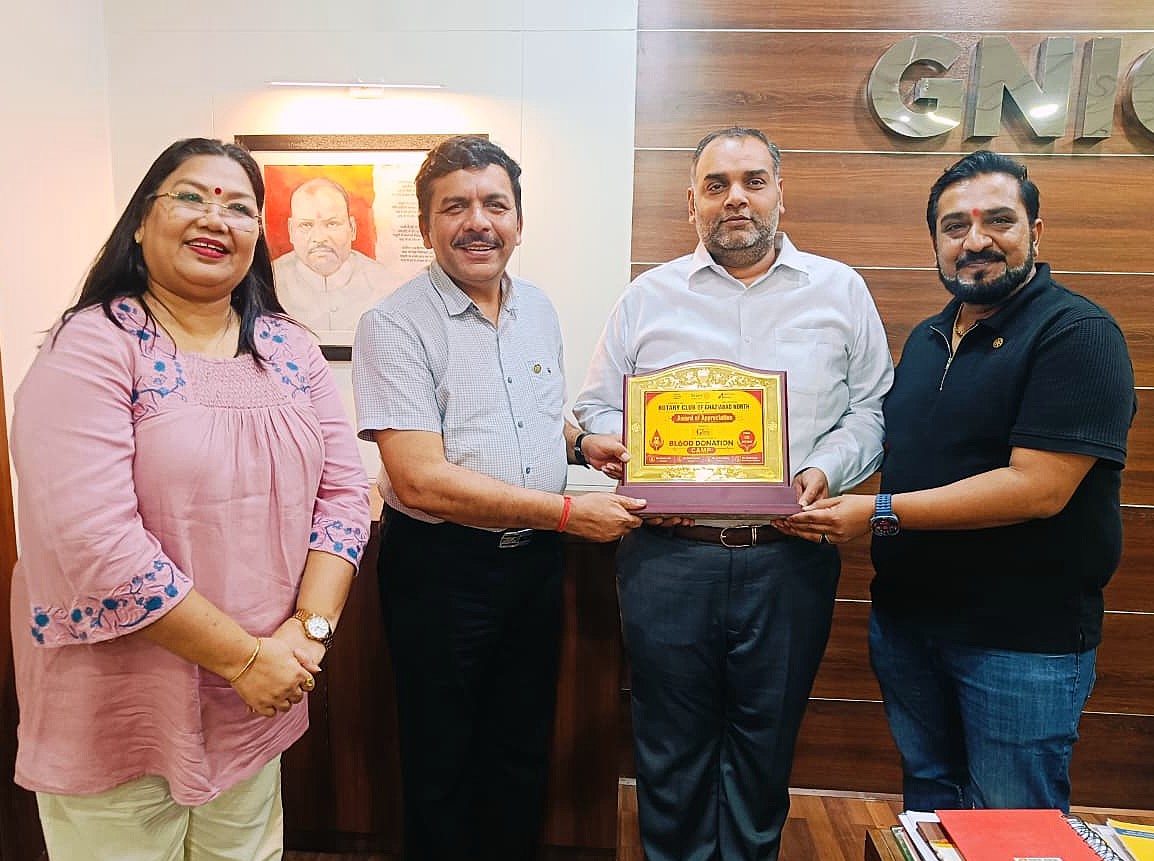Greater Noida News: GIPS और रोटरी क्लब गाजियाबाद नॉर्थ का रक्तदान शिविर, 200 से अधिक यूनिट रक्त एकत्रित; रक्तदाताओं को किया सम्मानित
