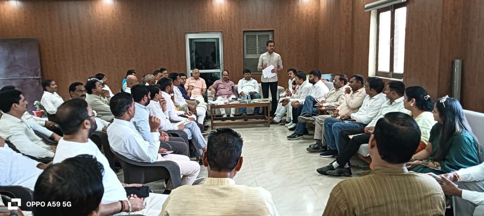 Teacher MLC Election 2026: धूम मानिकपुर में भाजपा की चुनावी बैठक, प्रणीत भाटी और अभिषेक शर्मा पूर्व जिला अध्यक्ष शिवओम शर्मा समेत कई नेता रहे मौजूद