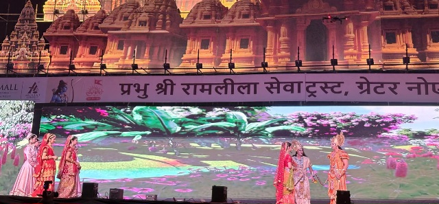 Greater Noida West Ramlila 2026: बारिश और जलभराव के बावजूद उमड़े हजारों श्रद्धालु, पुष्पवाटिका, सीता स्वयंवर और लक्ष्मण-परशुराम संवाद ने मोहा मन