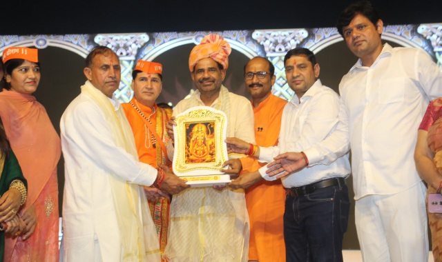 Greater Noida Ramlila 2026: श्रीराम और माता जानकी के जन्मोत्सव से गूंजा श्री धार्मिक रामलीला परिसर, पूर्व सांसद रमेश बिधूड़ी बने मुख्य अतिथि; 20 अक्टूबर तक होंगे रामलीला के भव्य मंचन