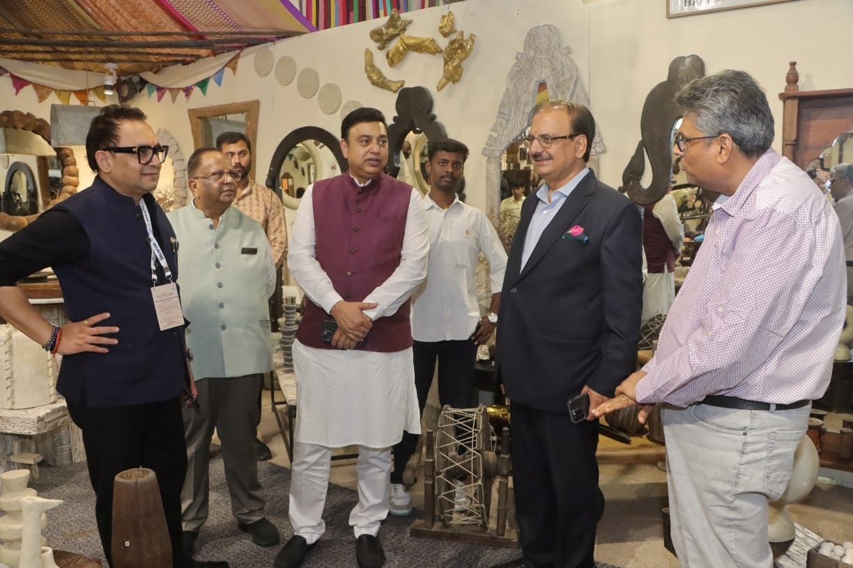 IHGF Delhi Fair Autumn 2026: ग्रेटर नोएडा में 62वें आईएचजीएफ दिल्ली मेले में विदेशी खरीदारों की उमड़ी भीड़, भारतीय हस्तशिल्प और होम डेकोर उत्पादों की वैश्विक मांग मजबूत; एआई, ग्लोबल बायर ट्रेंड्स 2027 और नए निर्यात अवसरों पर उद्योग जगत का मंथन