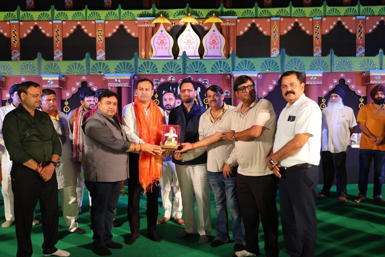 Greater Noida Ramlila 2026: प्रभु श्रीराम ने किया अहिल्या का उद्धार, माता सीता के शिव धनुष उठाने के प्रसंग ने मोहा मन, आज 50 फीट का शिव धनुष 55 फीट की ऊंचाई पर टूटेगा, सीता स्वयंवर रहेगा मुख्य आकर्षण