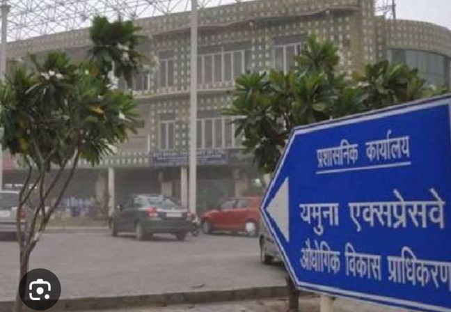 Yamuna Authority News: यमुना प्राधिकरण में करोड़ों रुपये के मुआवजा घोटाले की आशंका, CEO आरके सिंह ने 25 मामलों की जांच के दिए आदेश; किसान की जगह दूसरे व्यक्ति को भुगतान का मामला उजागर, दोषी कर्मचारियों से होगी रकम की वसूली