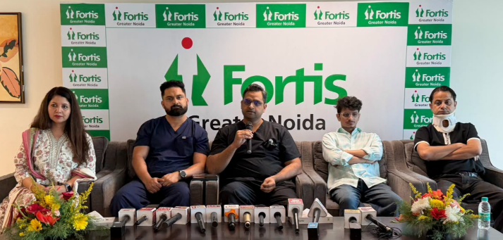 Greater Noida News: फोर्टिस अस्पताल में रीढ़ की गंभीर बीमारियों से जूझ रहे चार मरीजों का सफल उपचार, 72 डिग्री तक मुड़ी स्पाइन की एडवांस सर्जरी; स्कॉलियॉसिस, खिसकी डिस्क और नसों पर दबाव के मरीजों ने दोबारा चलना शुरू किया