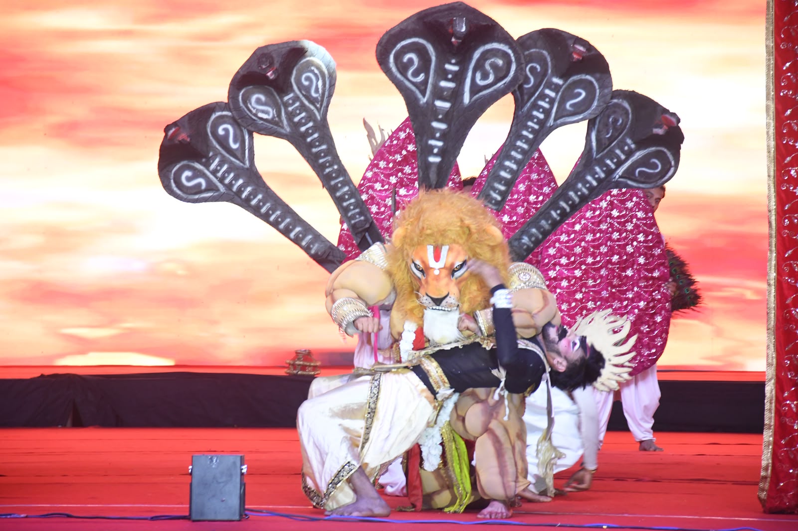 Greater Noida West Ramleela 2026: हनुमान प्रकटोत्सव पर गूंजा जय श्रीराम, सीता हरण, शबरी प्रसंग और बालि वध के भव्य मंचन ने मोहा दर्शकों का मन