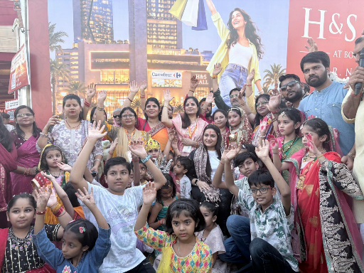 Greater Noida West News: 1,008 कन्याओं का पूजन कर मां महाशक्ति की आराधना, स्वर्ण पदक विजेता पैरा-एथलीट श्वेता शर्मा बनीं मुख्य अतिथि