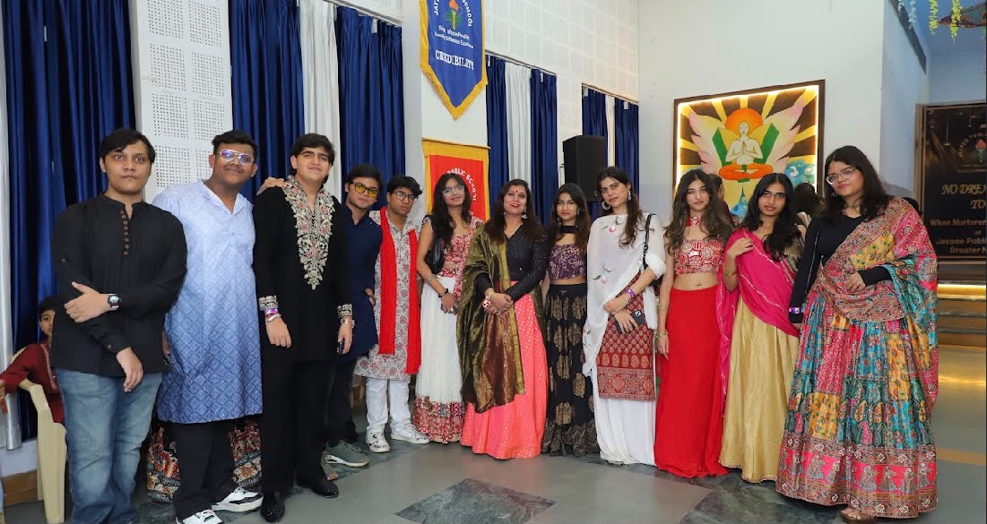 JP Public School Greater Noida Dandiya Night 2026: जेपी पब्लिक स्कूल की पहली डांडिया नाइट में 1,500 से अधिक लोगों ने लिया हिस्सा, गरबा-डांडिया और रंगारंग प्रस्तुतियों से सजी नवरात्रि की शाम