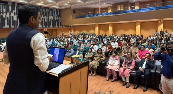 BJP MLC News : शिक्षक एमएलसी चुनाव 2026: नोएडा विधायक पंकज सिंह ने एमिटी यूनिवर्सिटी में किया जनसंपर्क, भाजपा प्रत्याशी श्रीचंद शर्मा के समर्थन में शिक्षकों से की मतदान की अपील