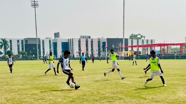 Greater Noida News: उमा पब्लिक स्कूल में CBSE राष्ट्रीय फुटबॉल चैंपियनशिप 2026-27 का आगाज, 36 टीमें अंडर-14, अंडर-17 और अंडर-19 वर्ग में दिखा रहीं दम; विधायक तेजपाल नागर ने किया उद्घाटन, पहले दिन संजीवनी स्कूल महाराष्ट्र ने 6-0 से दर्ज की बड़ी जीत