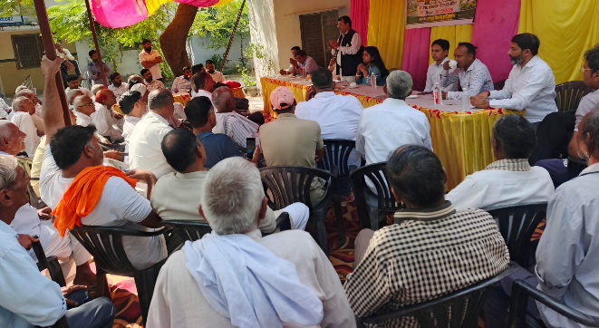 New Noida News: न्यू नोएडा भूमि अधिग्रहण पर खदेड़ा मिल्क गांव में किसानों का विरोध, एक करोड़ रुपये प्रति बीघा मुआवजे और 10% विकसित भूखंड की मांग; अधिकारियों की टीम बैरंग लौटी, अगले रविवार महापंचायत