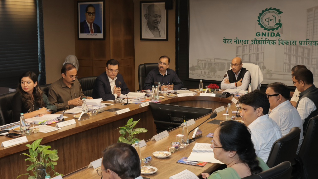 Greater Noida Authority Board Meeting: 145वीं बोर्ड बैठक में किसानों को बड़ी राहत, 64.7% अतिरिक्त मुआवजे और 6% आबादी भूखंड पर मुहर; रोजगार केंद्र, पुलिस थाना और 220 केवी बिजलीघर को भी मंजूरी