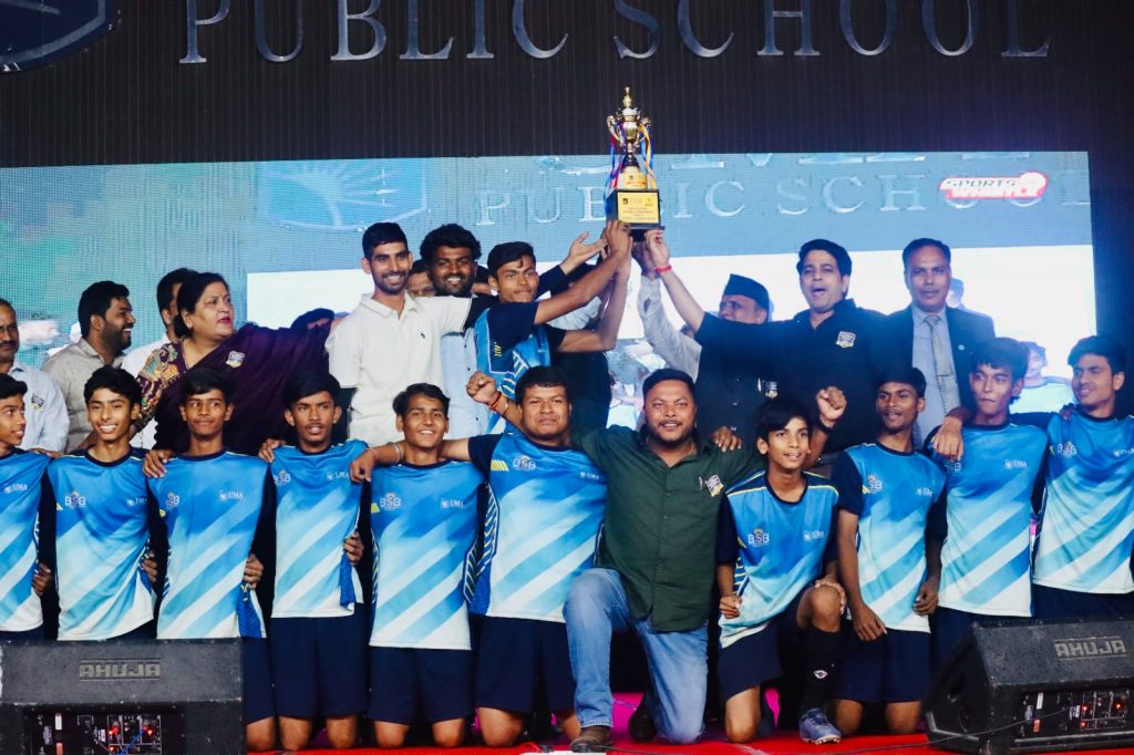Greater Noida News: उमा पब्लिक स्कूल में CBSE राष्ट्रीय फुटबॉल चैंपियनशिप 2026-27 का भव्य समापन, 100 से अधिक टीमों और 5 विदेशी टीमों ने दिखाया दम; अंडर-14, अंडर-17 और अंडर-19 के विजेता घोषित