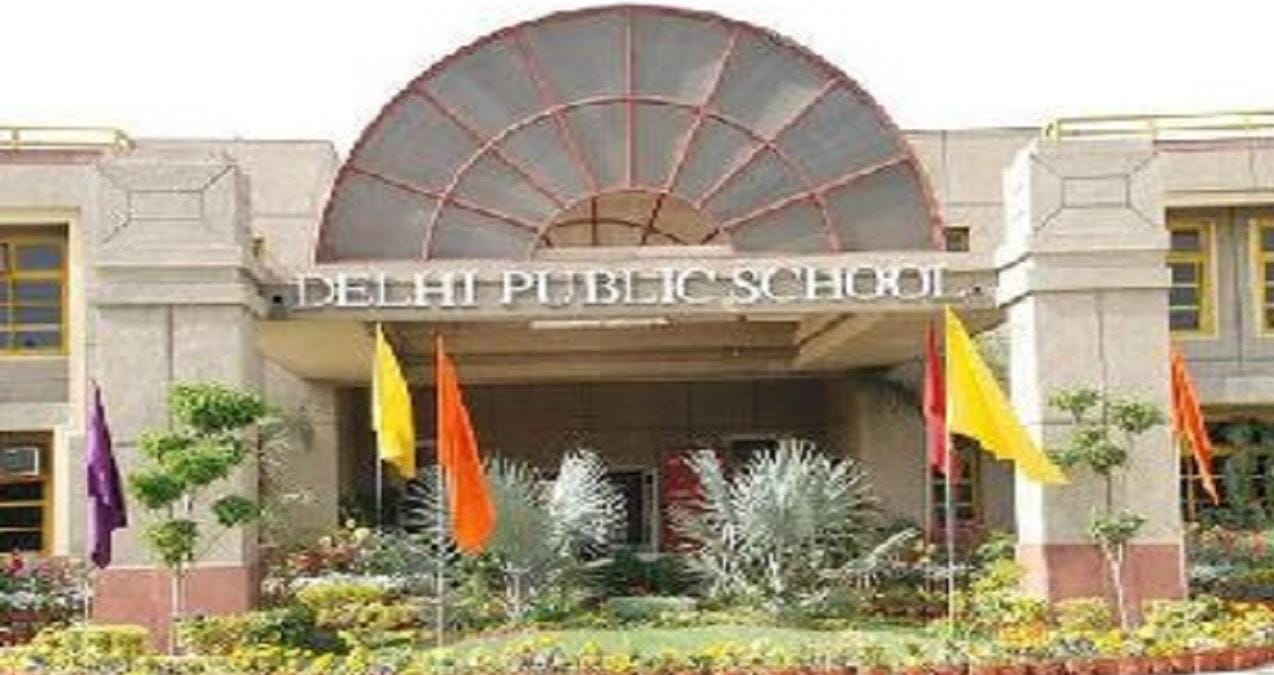 DPS Greater Noida News: मैं गरीब दलित हूं, इस कारण मेरे बच्चों को नहीं दे रहे दाखिला
