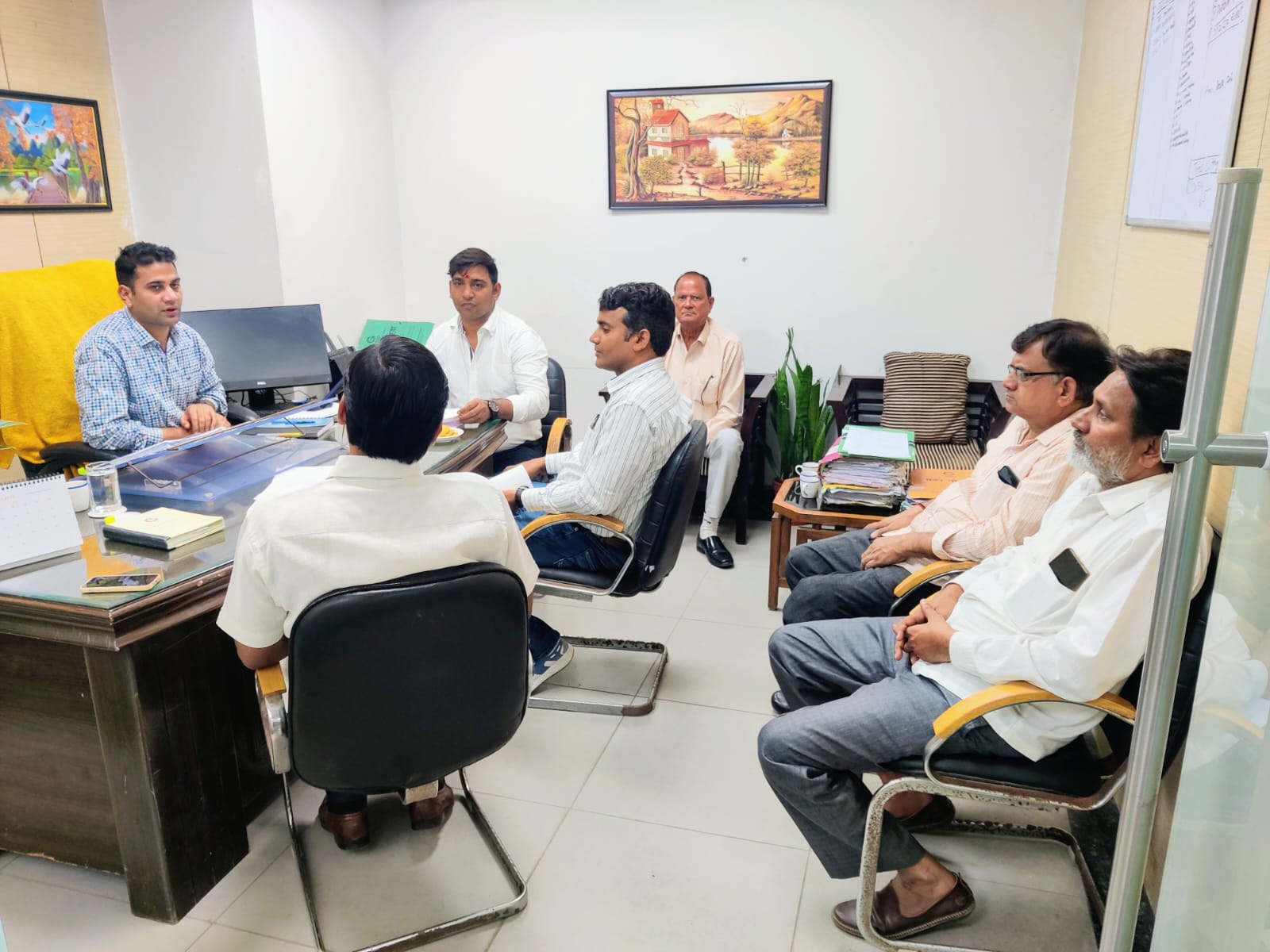सेक्टर डेल्टा टू की समस्याओं को लेकर सेक्टर वासियों ने मुख्य कार्यपालक महोदय के नाम सौंपा ज्ञापन
