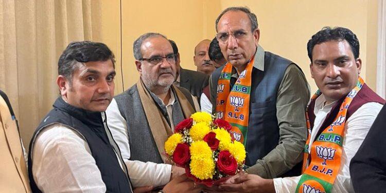 Exclusive Big Breaking : बसपा से दो बार विधायक रहे सतबीर गुर्जर, जेवर के चुनाव लगे नरेंद्र डाढ़ा ने थामा भाजपा का फूल, हाथी की सवारी छोड़ी फूल के साथ