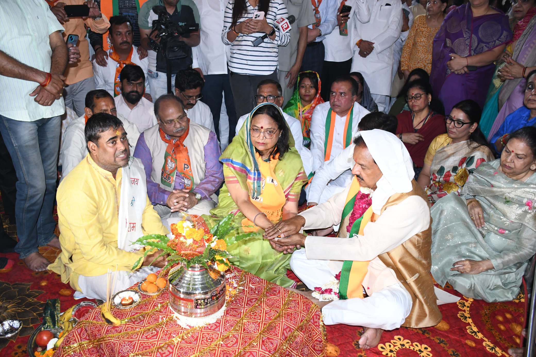 नाइंसाफी से खफा भाजपा नेता व सांसद डॉ महेश शर्मा आज मिलेंगे कृष्ण शर्मा के परिवार से, सीएम योगी व परिवार की यथा संभव मदद की जाएगी