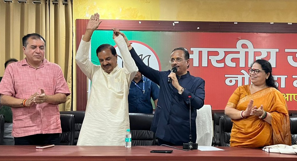 Noida News: नोएडा में भाजपा ने मनाया आपातकाल का 'काला दिवस', दिनेश शर्मा बोले- कांग्रेस ने लोकतंत्र का गला घोंटा, सांसद डॉ. महेश शर्मा ने कहा, 