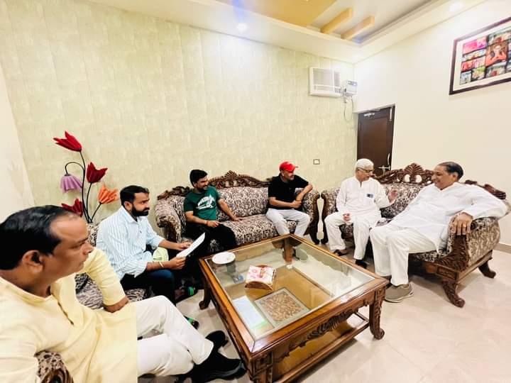 Gautam Buddha Nagar News: राजनीति के पेंच, सांसद महेश शर्मा का विरोध, लेकिन बीजेपी और तेजपाल नागर का समर्थन जारी, Social media पर भाजपा और RSS कार्यकर्ता की तकरार जारी