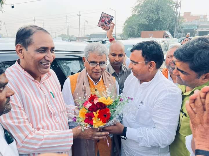 Greater Noida News: भाजपा जिला कार्यालय पर बजट पर चर्चा, केंद्रीय और प्रदेश सरकार की योजनाओं पर हुई गहन बातचीत, पर्यावरण मंत्री अरुण कुमार सक्सेना का स्वागत करते हुए जिला अध्यक्ष गजेंद्र मावी और दादरी विधायक तेजपाल नागर