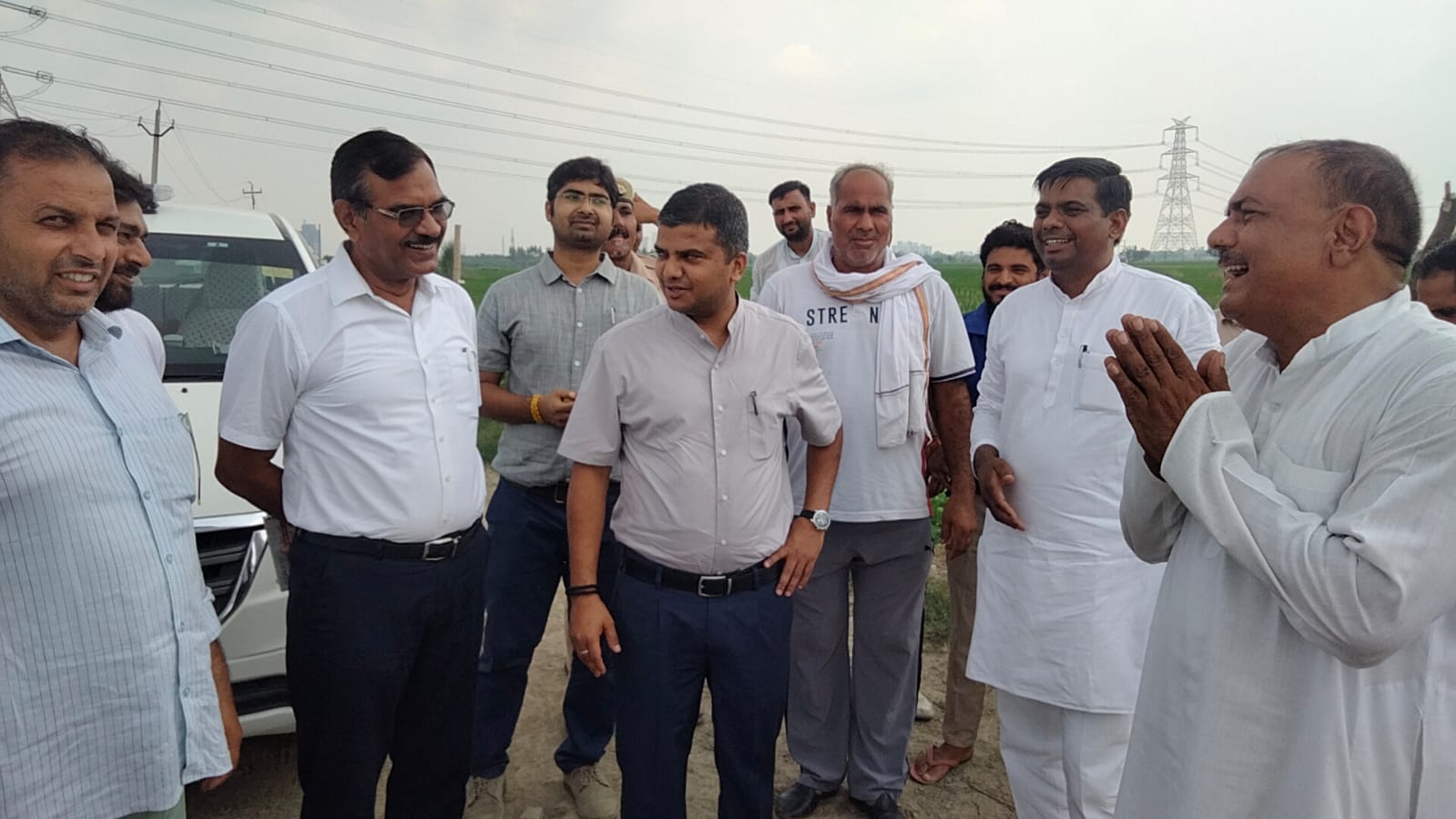 DM News: जिलाधिकारी का दौरा, जगनपुर और मझावली के बीच लिंक रोड का निरीक्षण, किसानों के मुआवज़े पर चर्चा