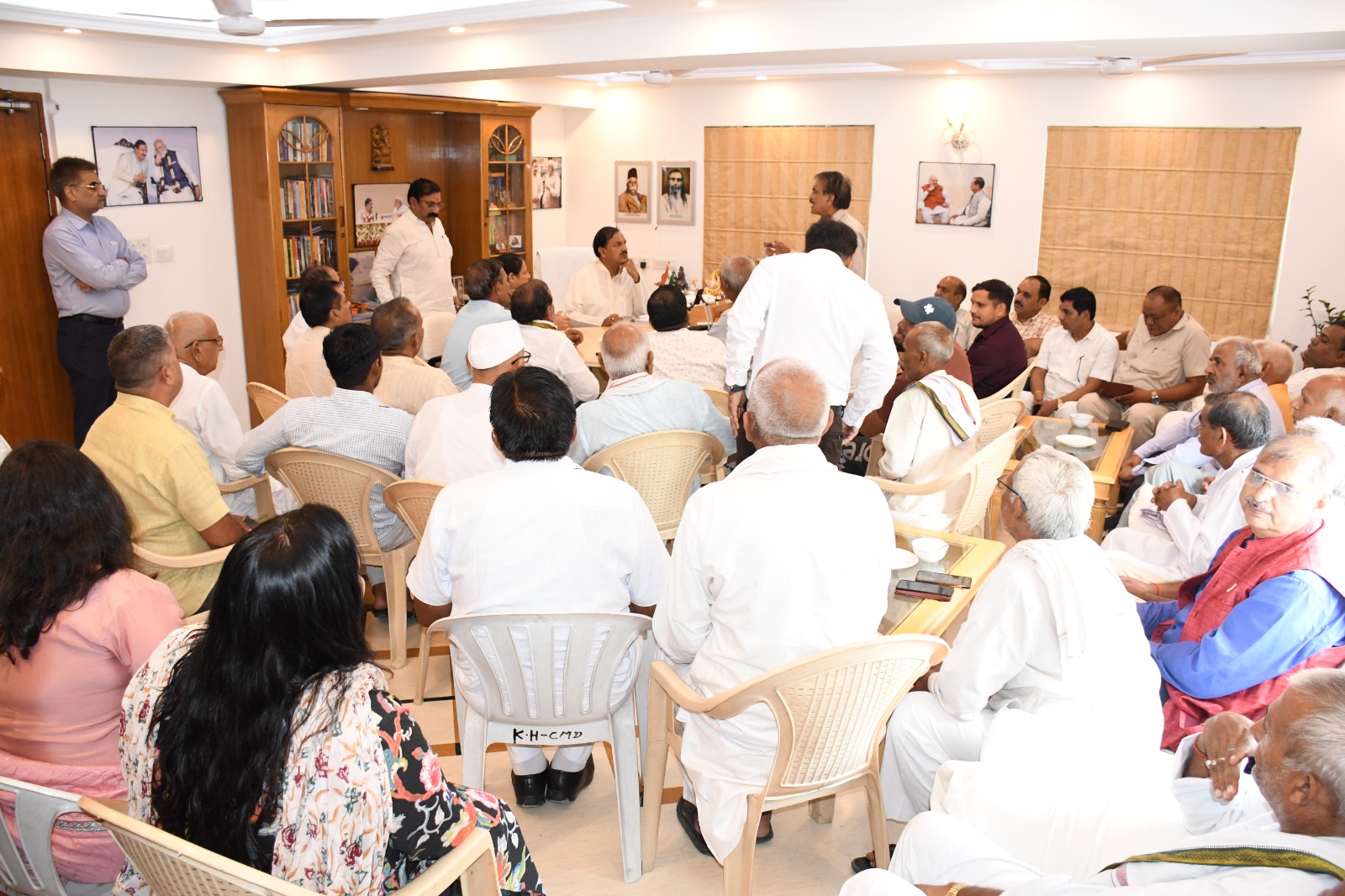 Noida News: भगवान परशुराम की मूर्ति तोड़ने पर आक्रोशित ब्राह्मण समाज, सांसद डॉ.महेश शर्मा ने दिलाया न्याय का भरोसा, मूर्ति खंडित करने वालों की गिरफ्तारी की मांग, अखिल भारतीय ब्राह्मण महासभा ने स्थगित की महापंचायत