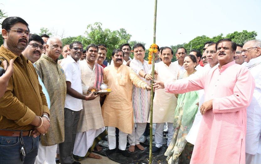 Noida Ramlila News : श्री सनातन धर्म रामलीला समिति नोएडा द्वारा, भूमि पूजन समारोह सम्पन्न, भव्य रामलीला मंचन की तैयारी जोरों पर